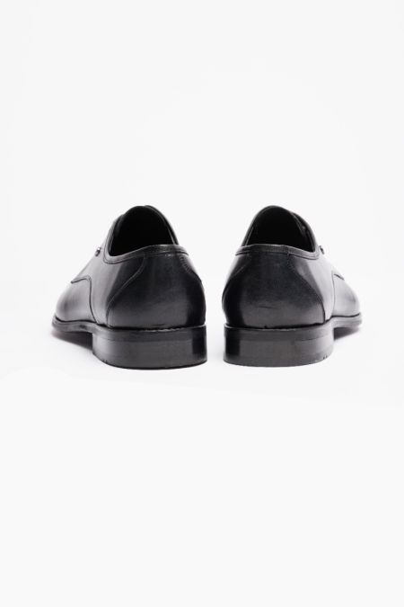 официални черни обувки 