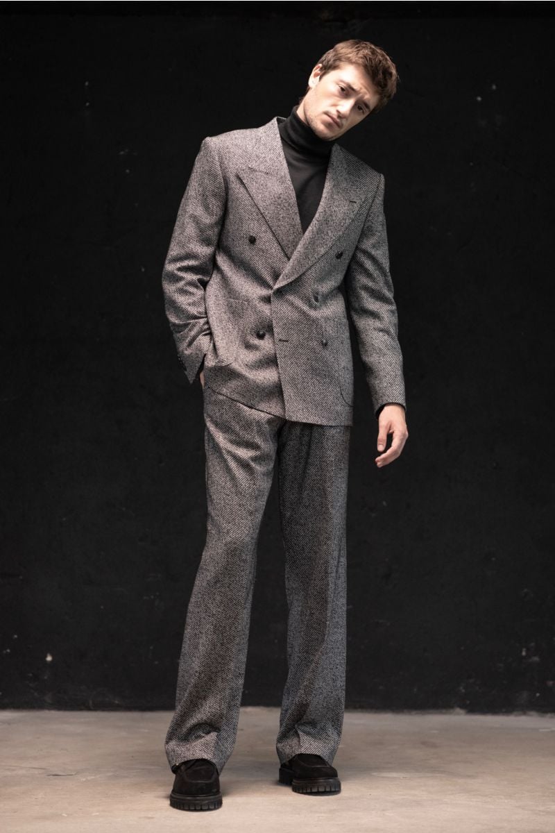 Дизайнерски двуреден костюм от вълна и коприна в сиво черен меланж
