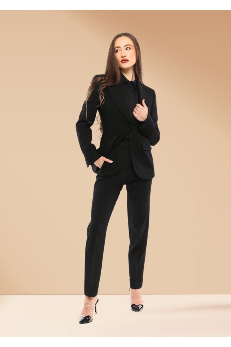 Chiara tailored suit in black