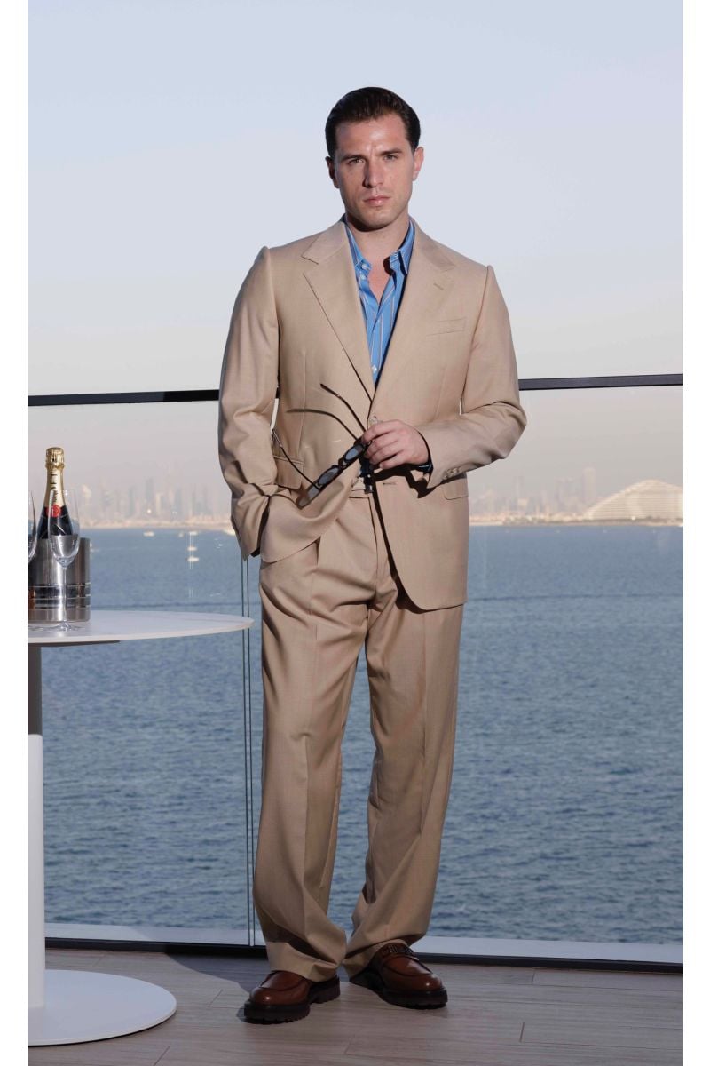 Мъжки елегантен костюм в бежов цвят от 100% италиански вълнен плат 