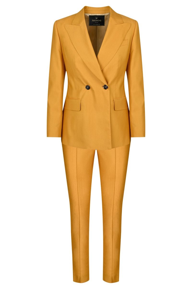 Елегантен двуреден дамски костюм в цвят светла охра от вълна и еластан
