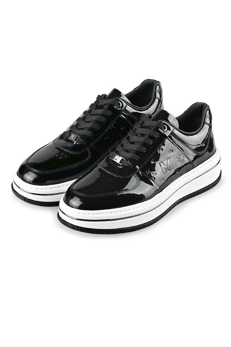 Мъжки обувки в черно със символи щампа и бяла подметка