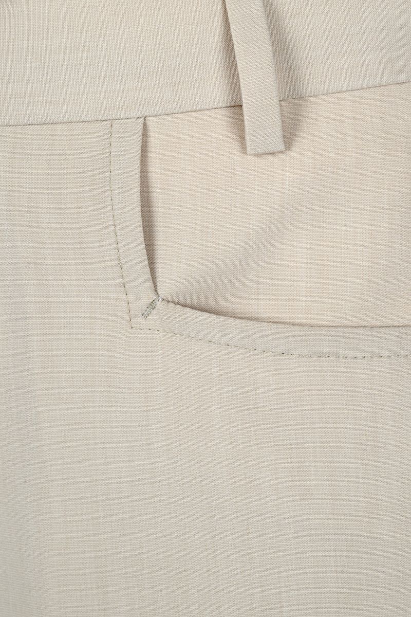 Модерен чино панталон в светлобежов цвят