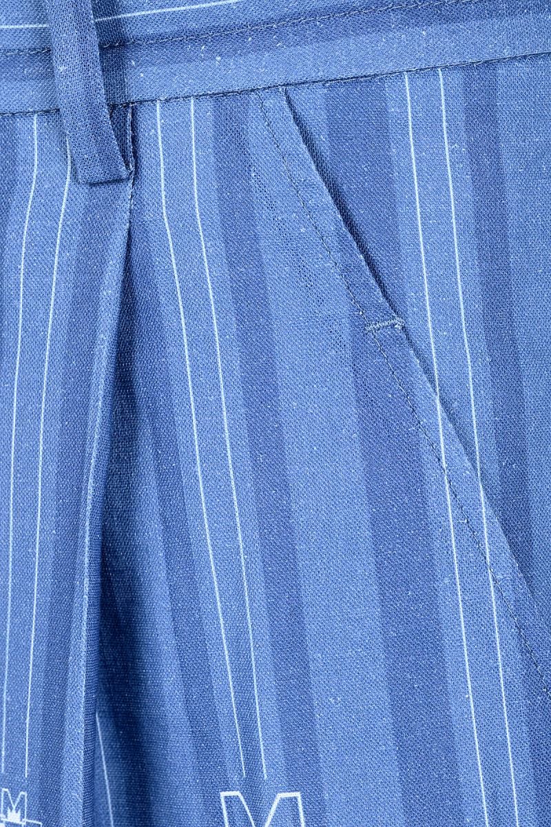 Мъжки лежерно летен панталон в син дизайнерски принт 