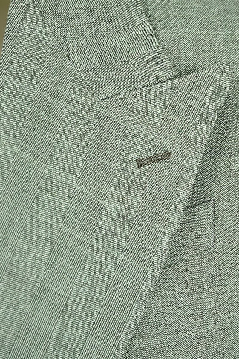 Елегантно ленено едноредно мъжко сако с широк ревер в светло зелено