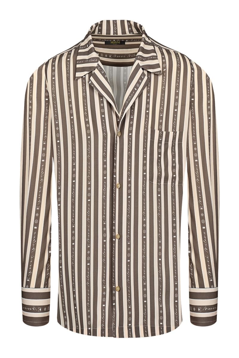 Мъжка лятна риза в цвят екрю с широко вертикално райе в кафяв цвят и брандиран принт
