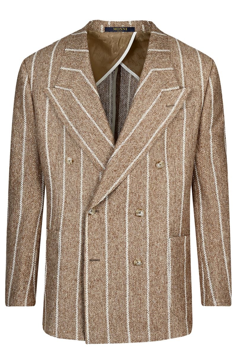 Сако от лен в модерен бежов цвят и широко райе в бяло.