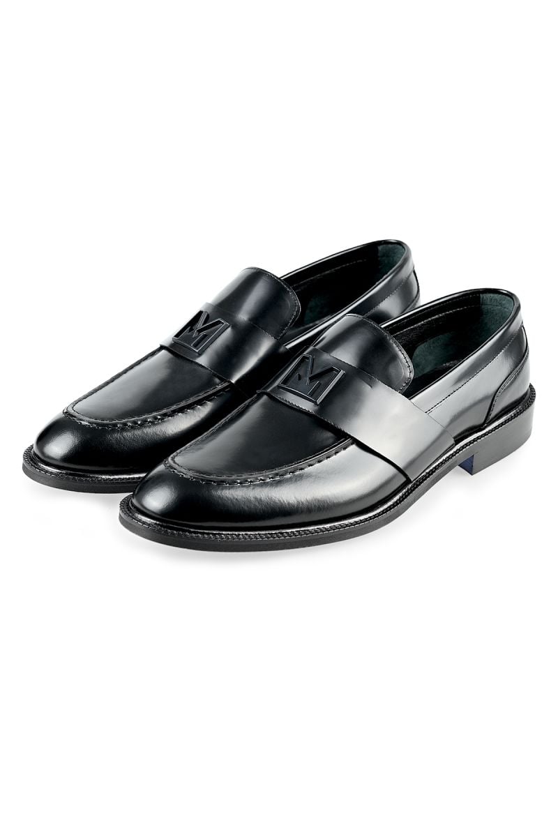 Мъжки официални мокасини в черно с метален лого елемент