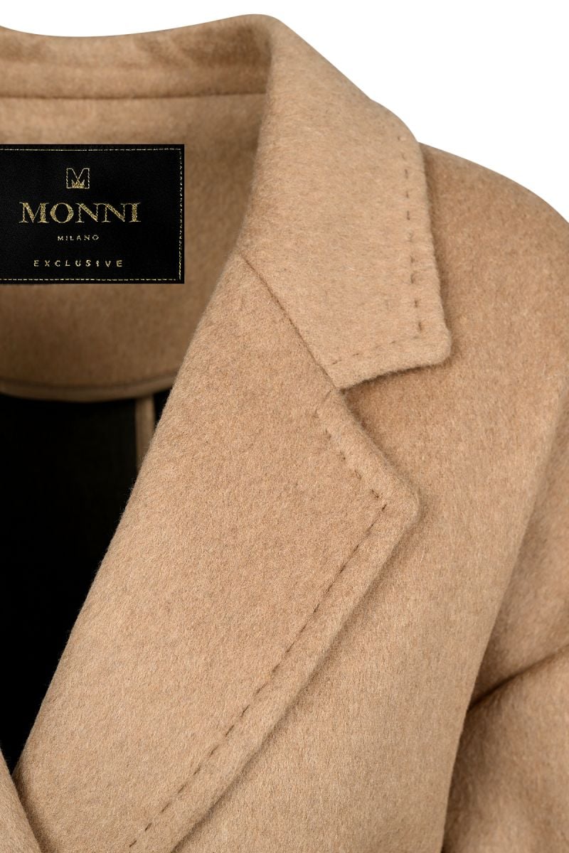 Елегантно дамско палто от вълна и кашмир в бежово с външни джобове и колан