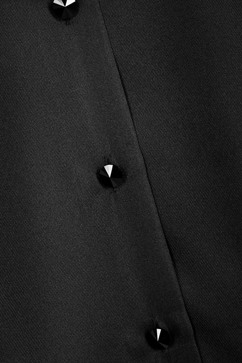 Луксозна черна дамска риза от естествена коприна, украсена с кристални копчета за елегантна и изискана визия