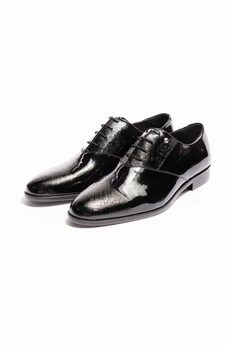 класически черни обувки 