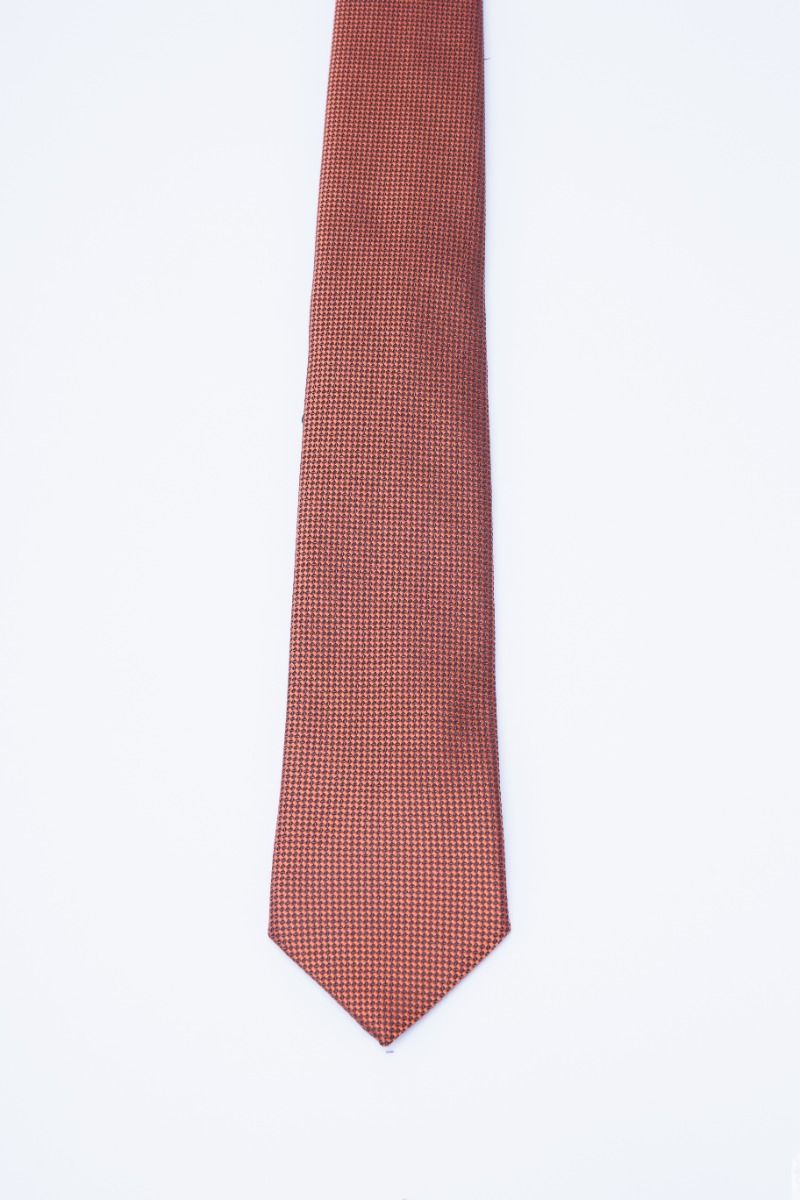 Elegant orange tie