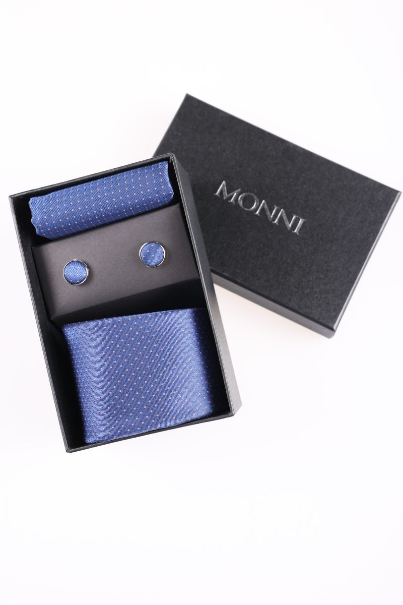 Комплект кутия с вратовръзка, кърпичка и бутонели от яко син сатен с елегантна шарка на жълти точки
