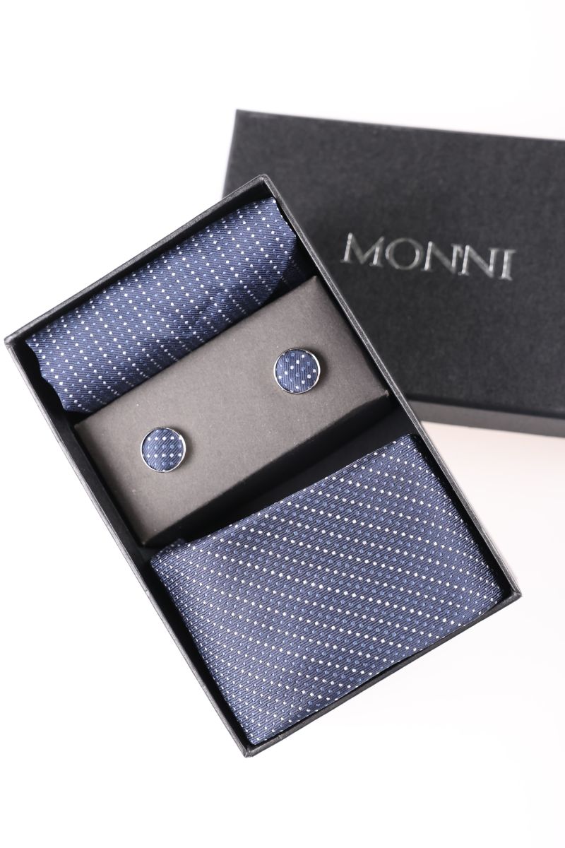Комплект кутия с вратовръзка, кърпичка и бутонели от тъмносин сатен с елегантна шарка на сиви и сини точки