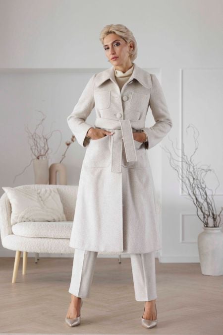 Дамско бежаво вълнено палто от релефен дизайнерски плат
