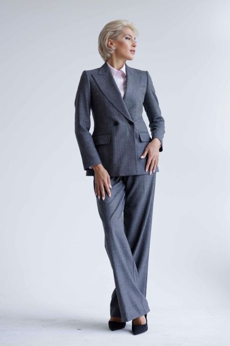 Дамско сако от италианска вълна с изчистен силует и райе