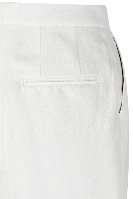 Дамски панталон с басти и удължен колан в бял цвят 