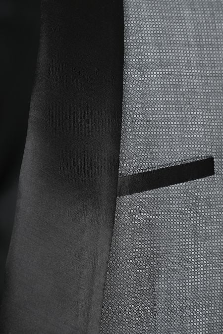 Елегантен костюм от вълна в сиво с контрастен шал-ревер от сатен в черно