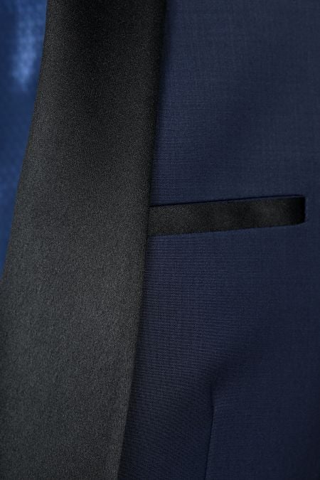 Мъжки костюм от вълна в тъмносин цвят с контрастен шал-ревер от сатен в черно