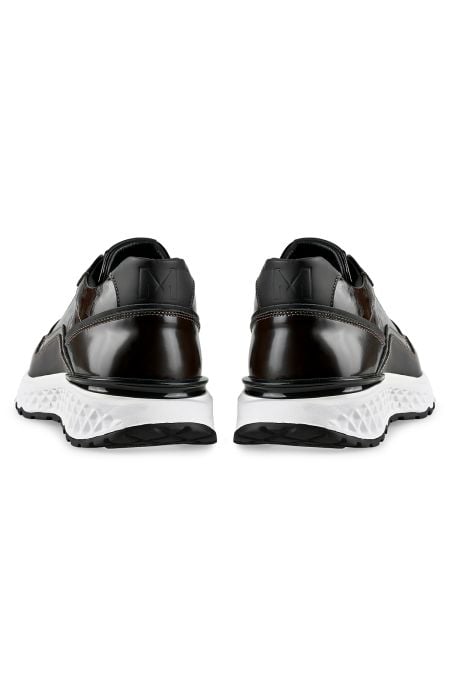 Спортни обувки в кафяво лак ефект