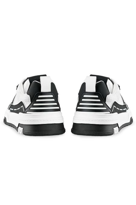 Спортни обувки в черно и бяло