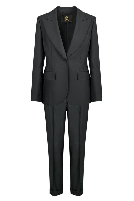 Строго елегантне втален дамски костюм от мека финна вълна с облечени копчета
