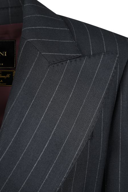 Изискан черен дамски костюм от 100% мерино вълна с фино рае