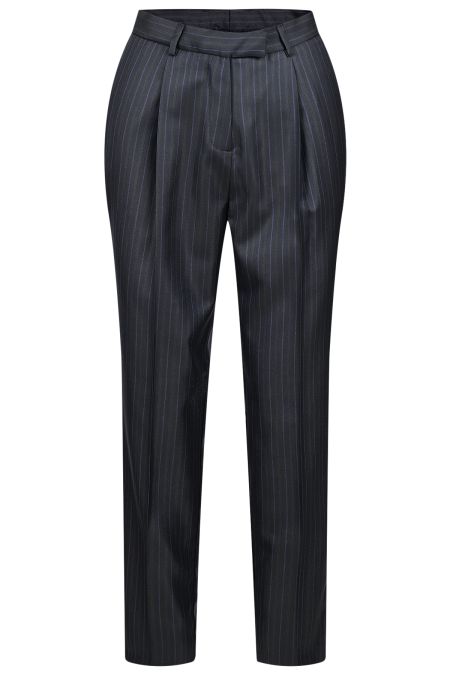 Официален дамски костюм от мерино вълна в елегантно лилаво рае