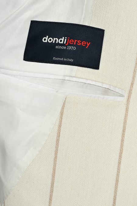 Луксозен втален мъжки костюм в екрю с фино райе, изработен от лен и памук