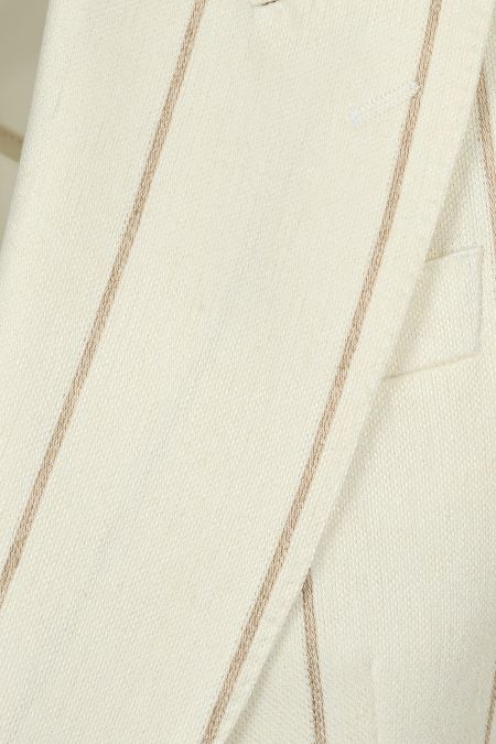 Мъжки  костюм в екрю с райе с лен и памук