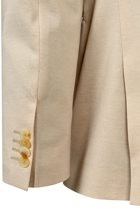 Мъжки костюм в бежово, изработен от италианско памучно трико