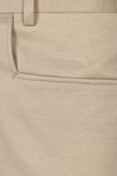 Костюм в бежово, създаден от първокласно италианско памучно трико за максимален комфорт и стил