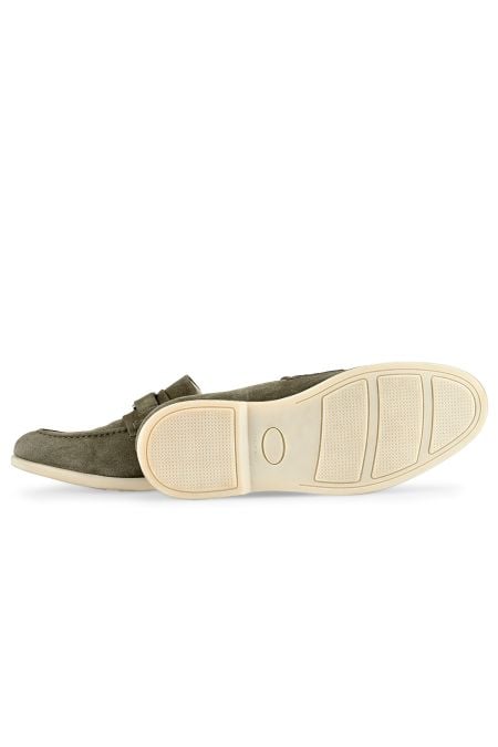 Стилни мъжки велурени мокасини в зелено с метален елемент