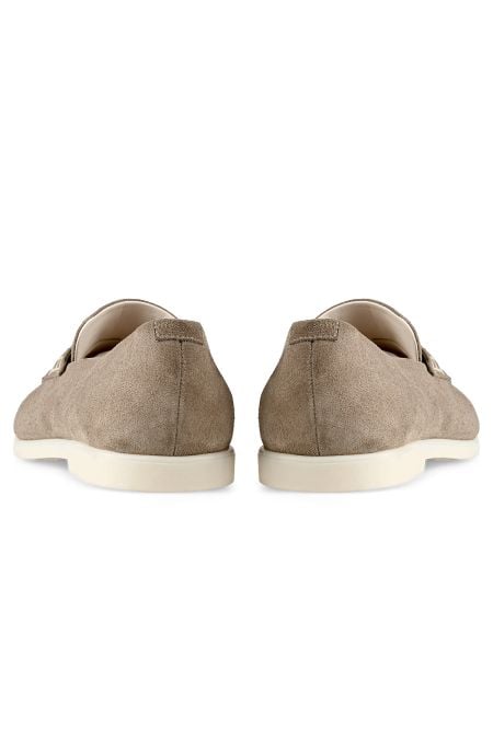 Дизайнерски мъжки велурени мокасини в камел с фин метален акцент