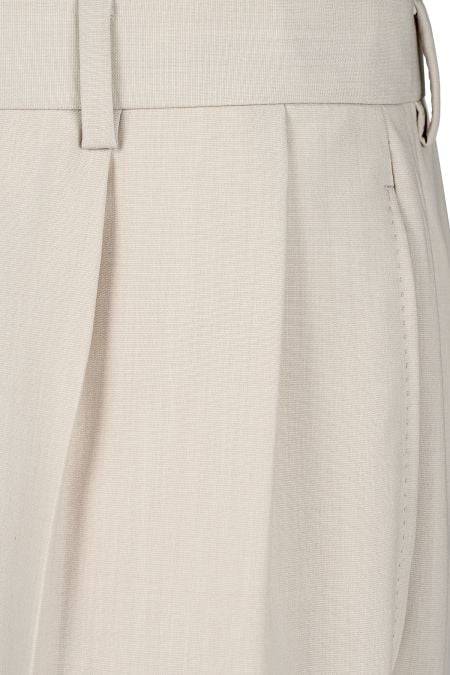 Класически панталон в светлобежов цвят с освободена кройка