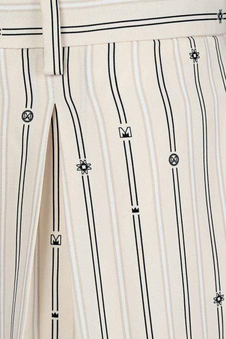 Елегантен панталон с фино брандирано райе в цвят екрю