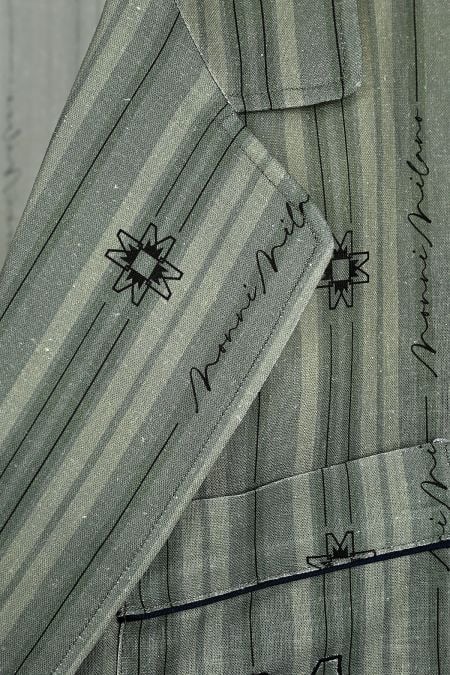 Модерно сако с двуредно закопчаване в зелен дизайнерски принт 