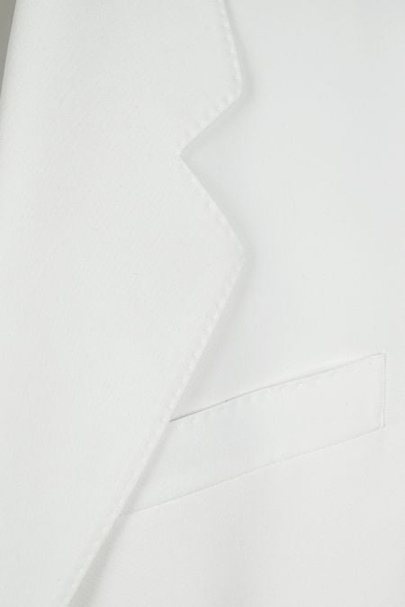 Бял костюм с едноредно закопчаване