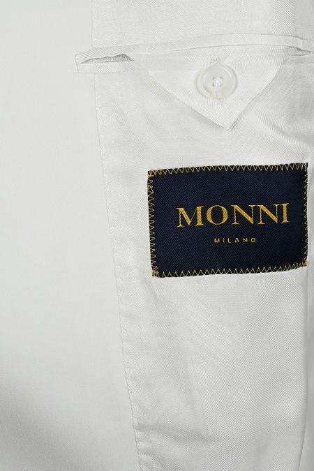 Летен костюм в бяло