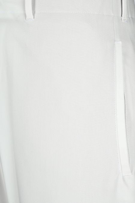 Бял панталон със свободен сиует