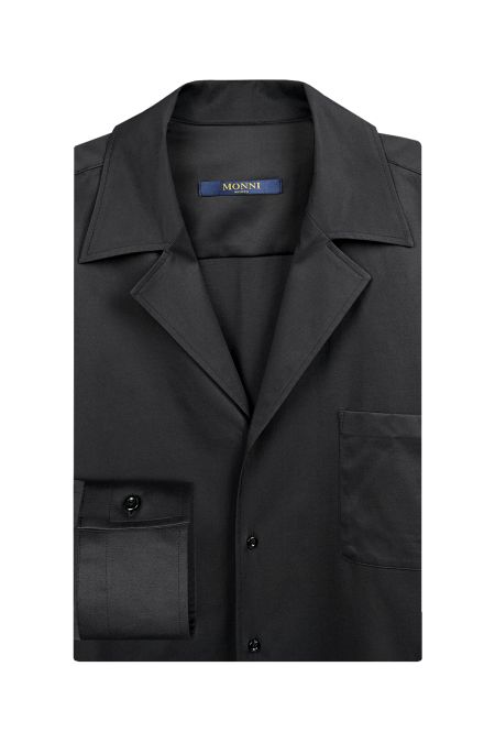 100% памучна риза в черен цвят с изчистен елегантен дизайн