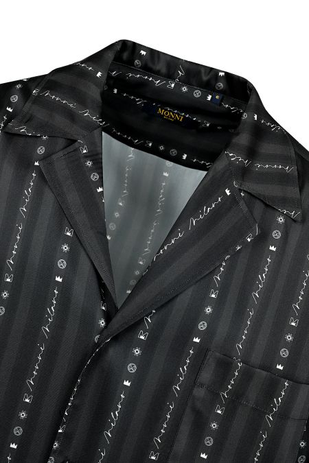 Стилна риза в черно с фин вертикален принт в бял цвят