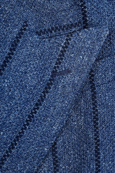 Мъжко сако от лен в модерен син цвят и широко райе в тъмносин цвят.