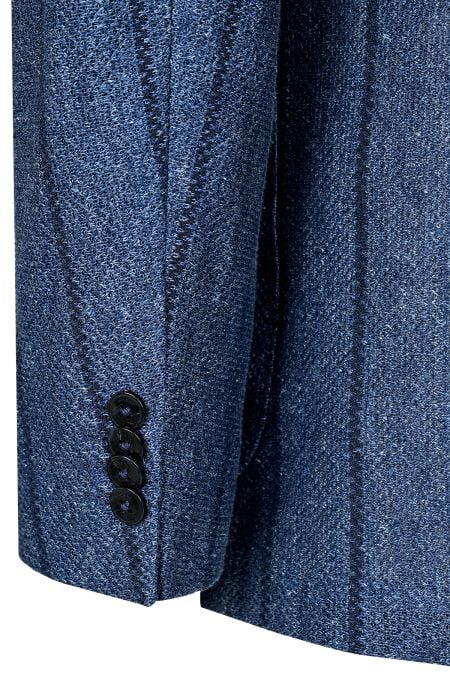 Луксозно сако от лен в модерен син цвят и широко райе в тъмносин цвят.