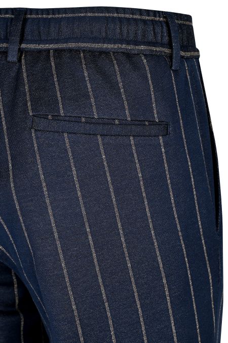 Мъжки костюм с връзки