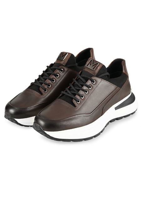 кафяви спортни обувки