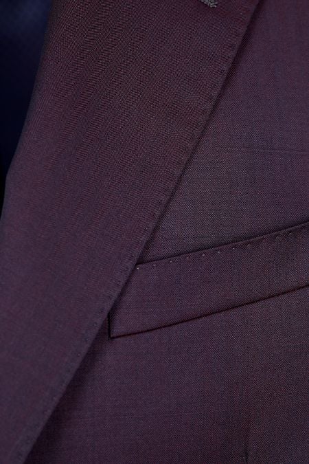 Мъжки костюм в тъмнолилаво