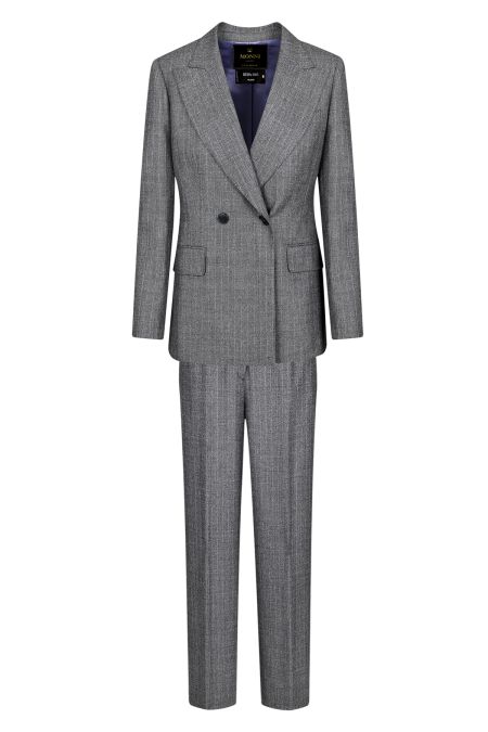 Луксозен дамски двуреден костюм, изработен от 100% мерино вълна по италианска технология за изискан и елегантен силует