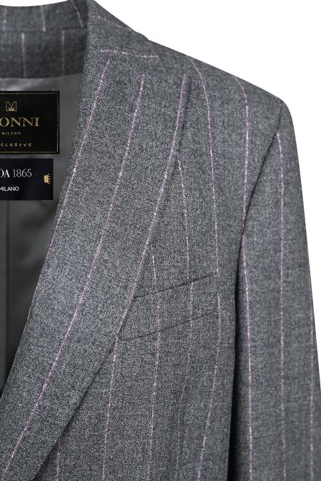 Стилно дамско сако с рае, изработено от 100% висококачествена италианска вълна за елегантна и модерна визия