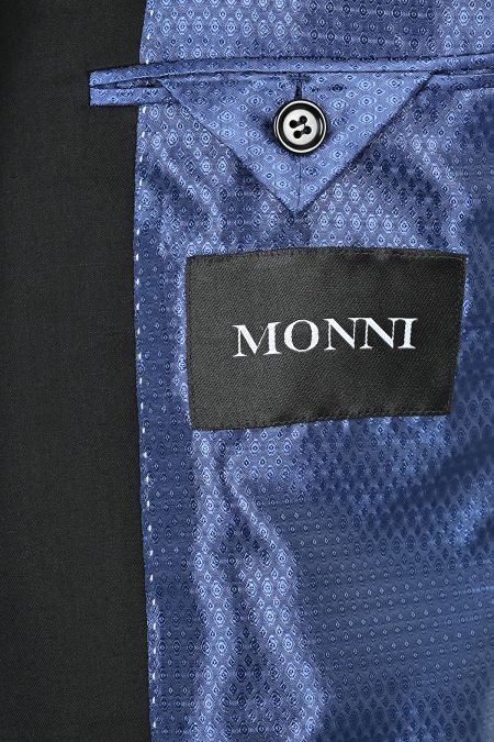 Стилен черен смокинг по тялото със сатенена гарнитура